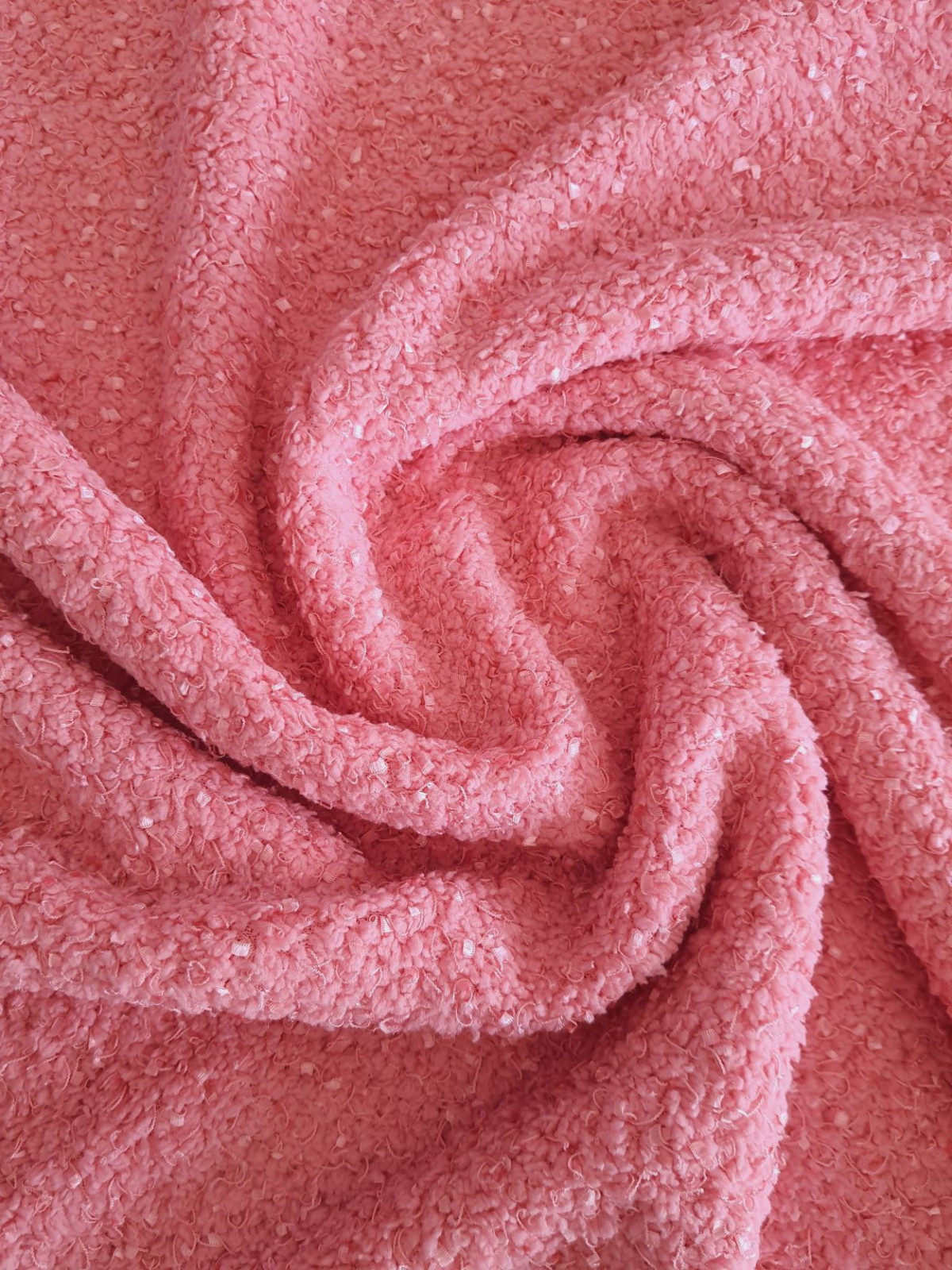 Tissu texturé fausse fourrure effet sherpa rose corail
